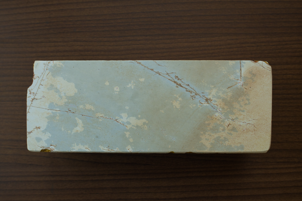 Jnat Colors - An Awasedo japanese natural stone whetstone jnat with the branch version of Momiji